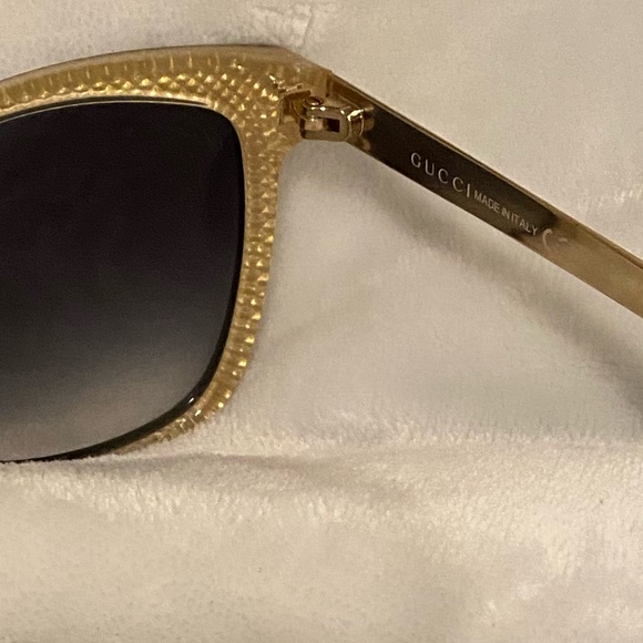 Gucci Gold & Black Sunglasses: Luxe Look w/ Case, Dramatically Reduced - Picture 12 of 16